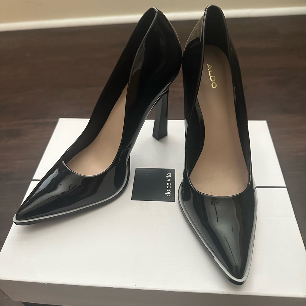Aldo Glossy Black Heels - Picture 2 of 6